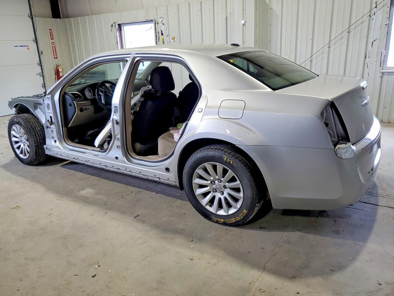 2012 Chrysler 300 - Фото 2