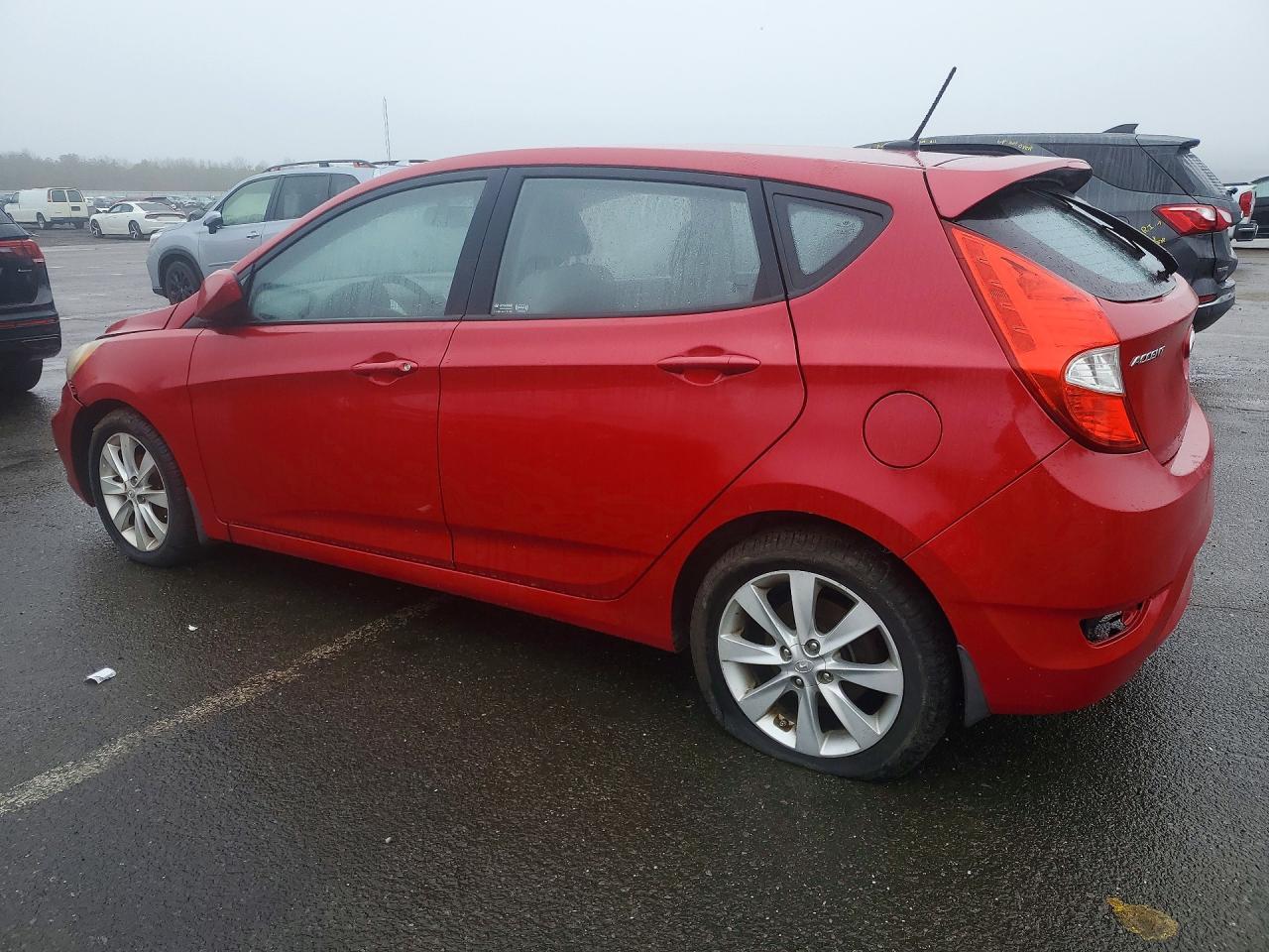 2012 Hyundai Accent Se - Image 2