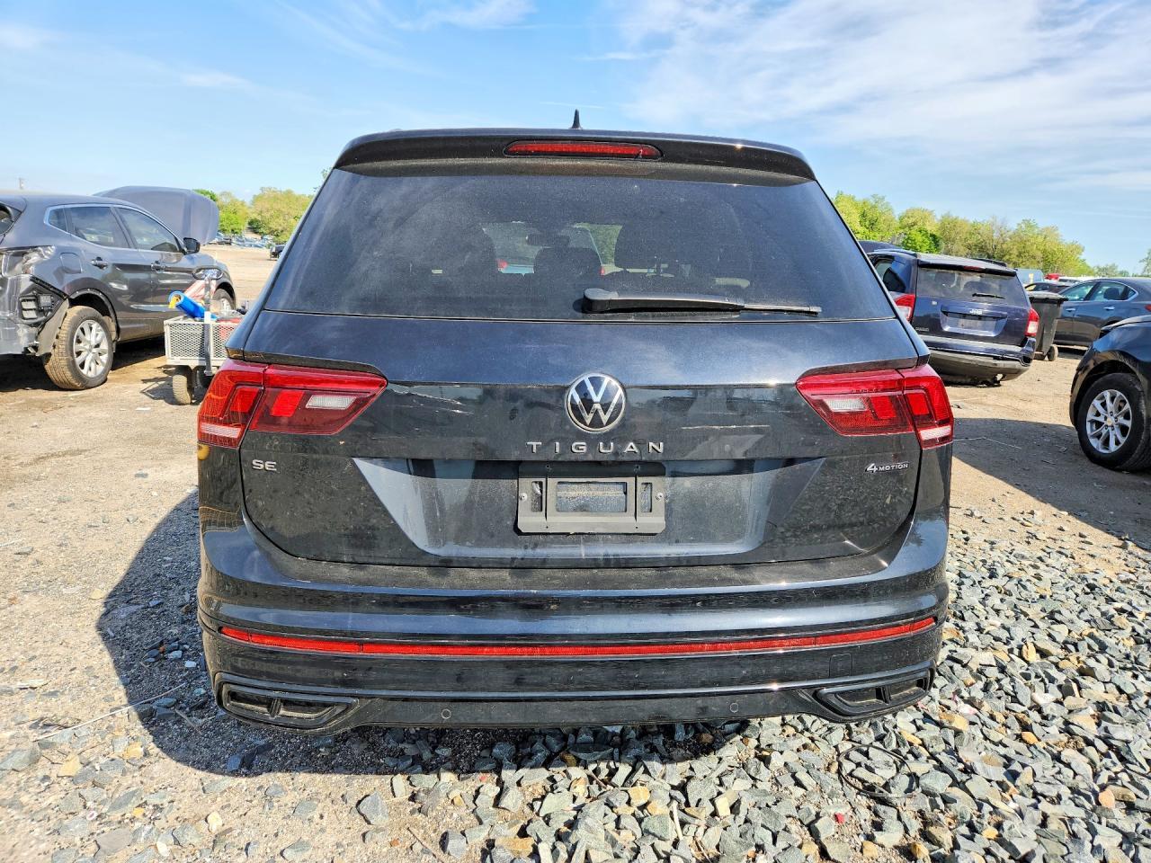 2022 Volkswagen Tiguan Se R-Line Black - Image 6