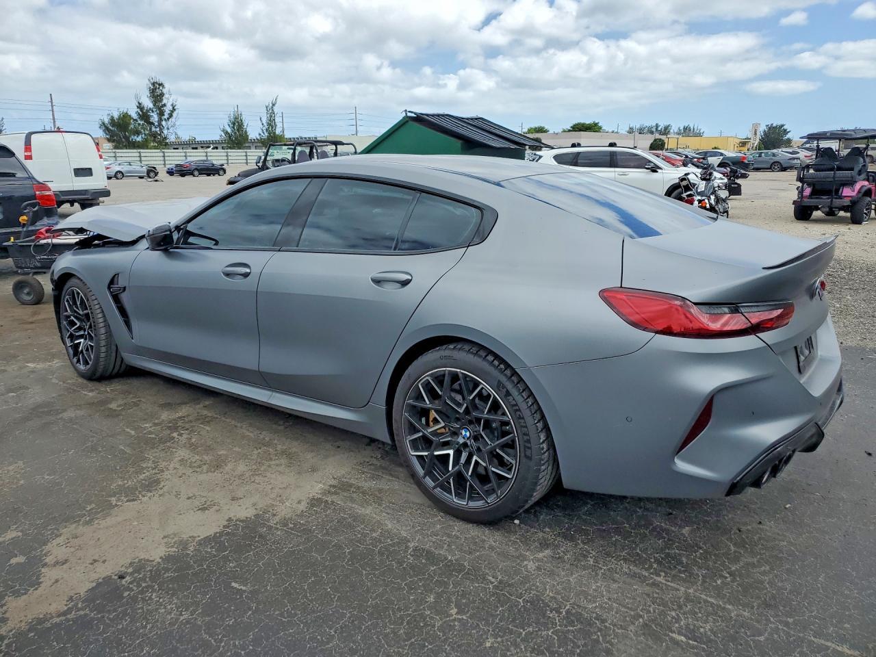 2025 BMW M8 - Фото 2