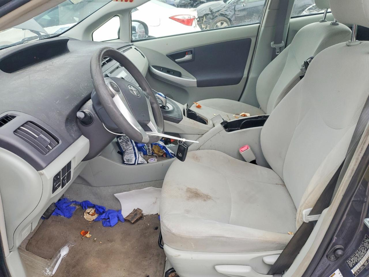 2011 Toyota Prius Two - Фото 7