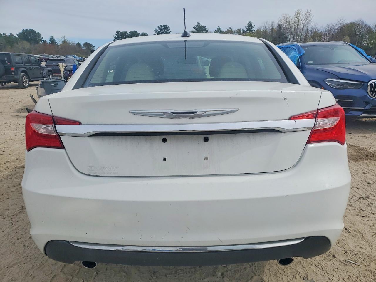 2014 Chrysler 200 Limited - Image 6