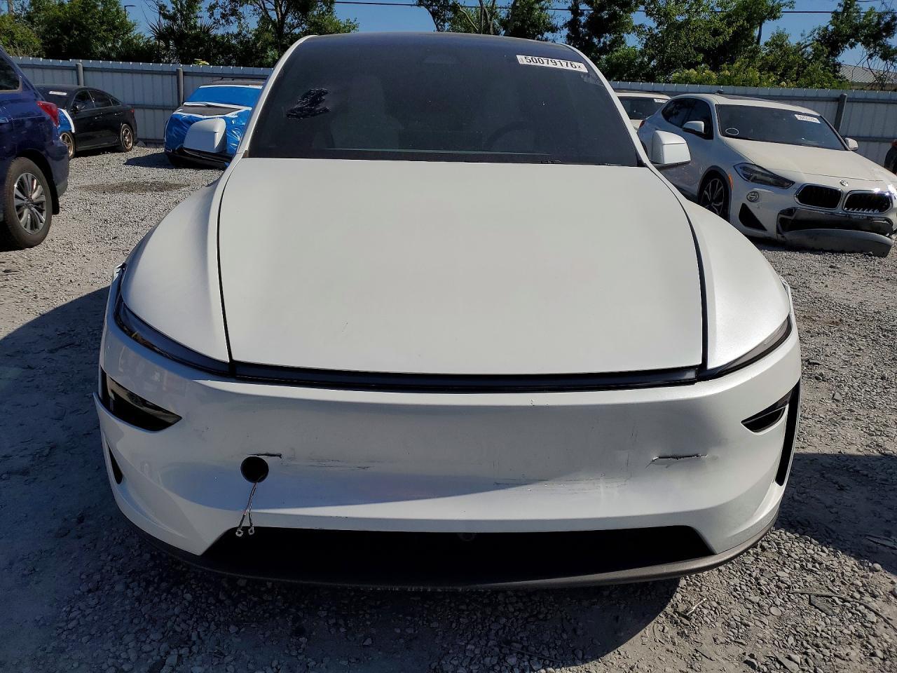 2026 Tesla Model Y - Фото 5