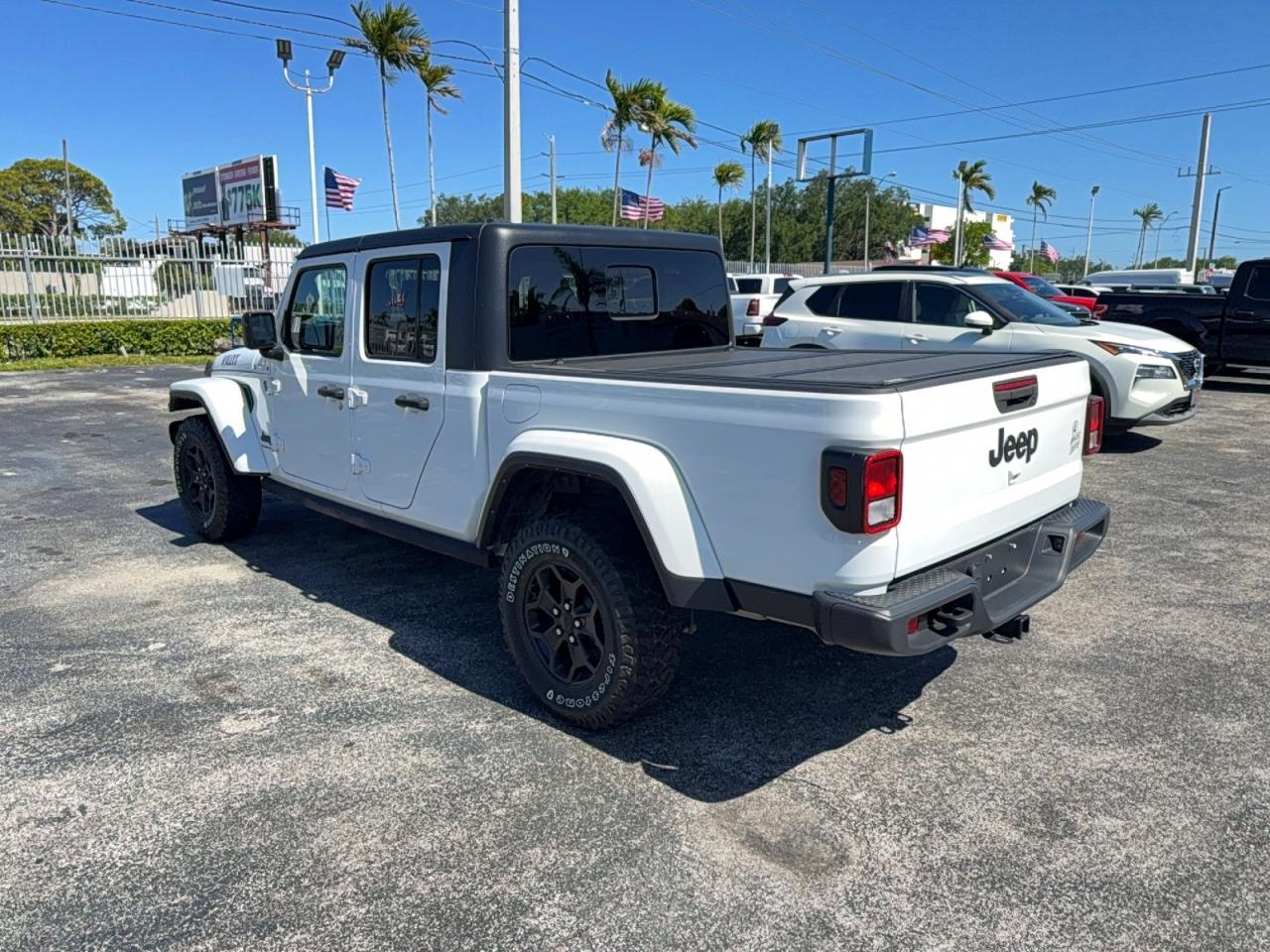 2023 Jeep Gladiator Sport - Image 3