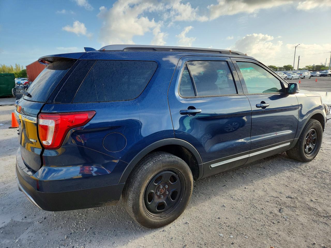 2017 Ford Explorer Xlt - Image 3