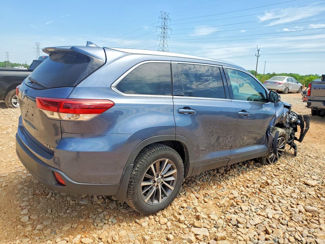 2019 Toyota Highlander Xle - Image 3