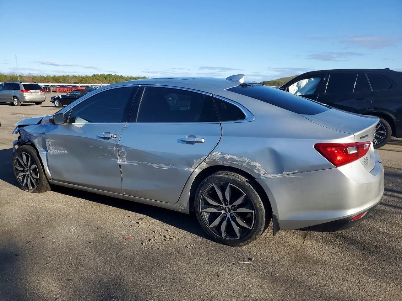 2018 Chevrolet Malibu Lt - Image 2