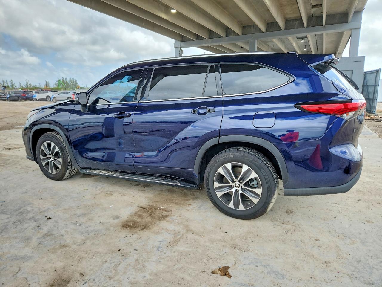 2021 Toyota Highlander Xle - Фото 2