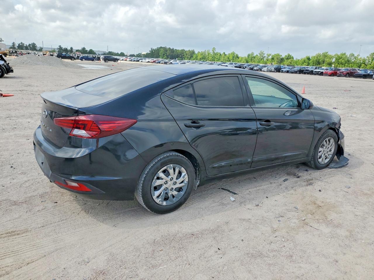 2020 Hyundai Elantra - Фото 3