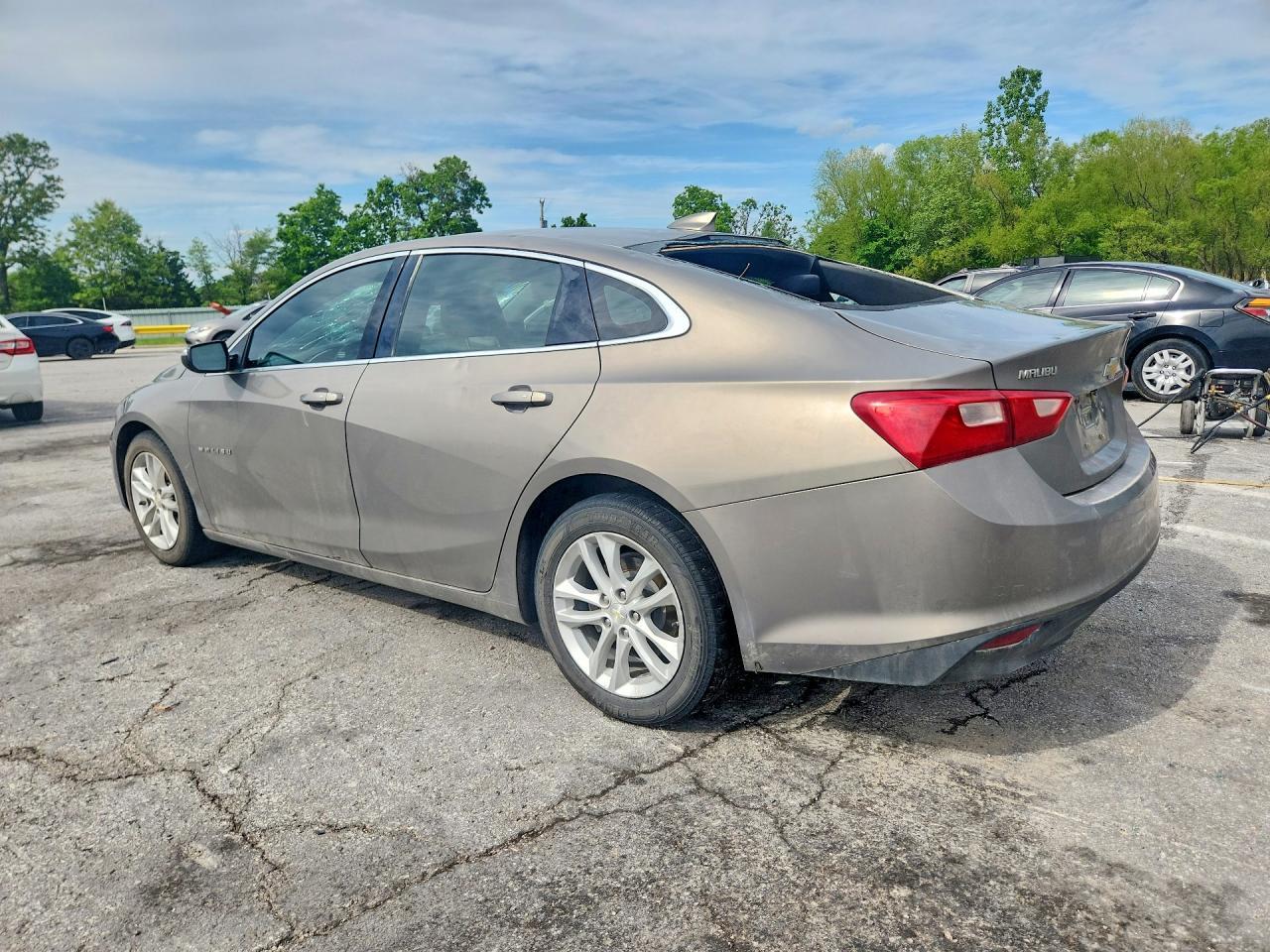 2017 Chevrolet Malibu Lt - Фото 2