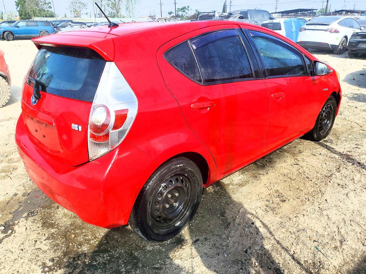 2014 Toyota Prius C Two - Фото 3