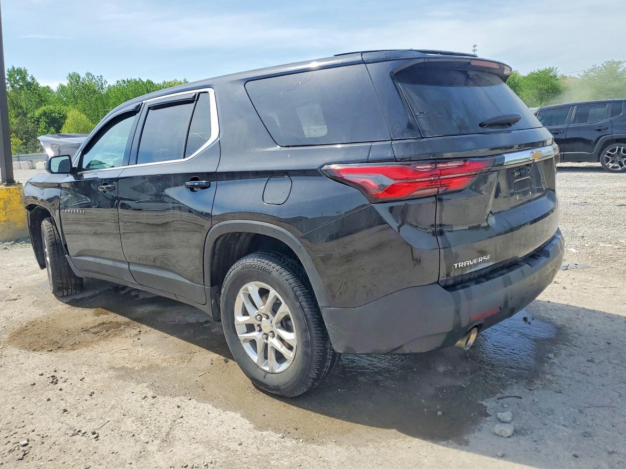 2022 Chevrolet Traverse Ls - Фото 2