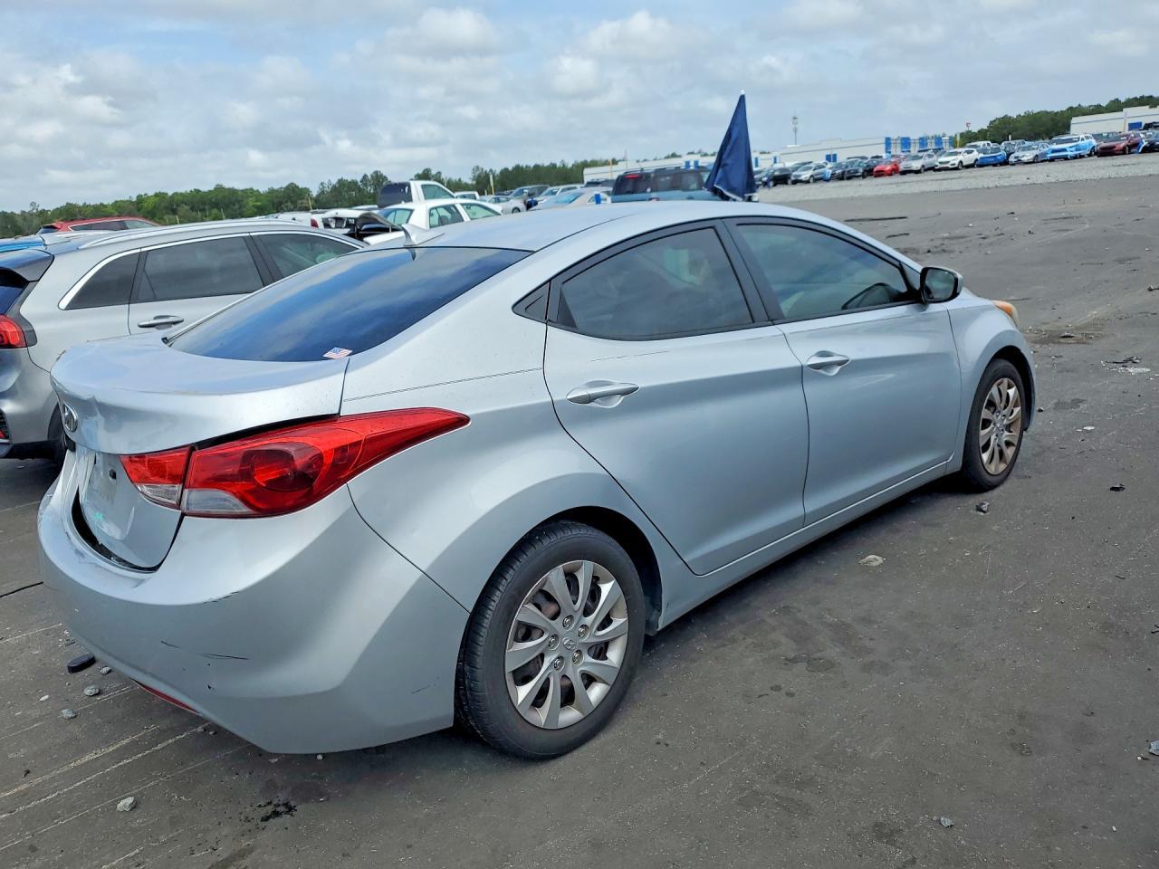 2012 Hyundai Elantra Gls - Image 3