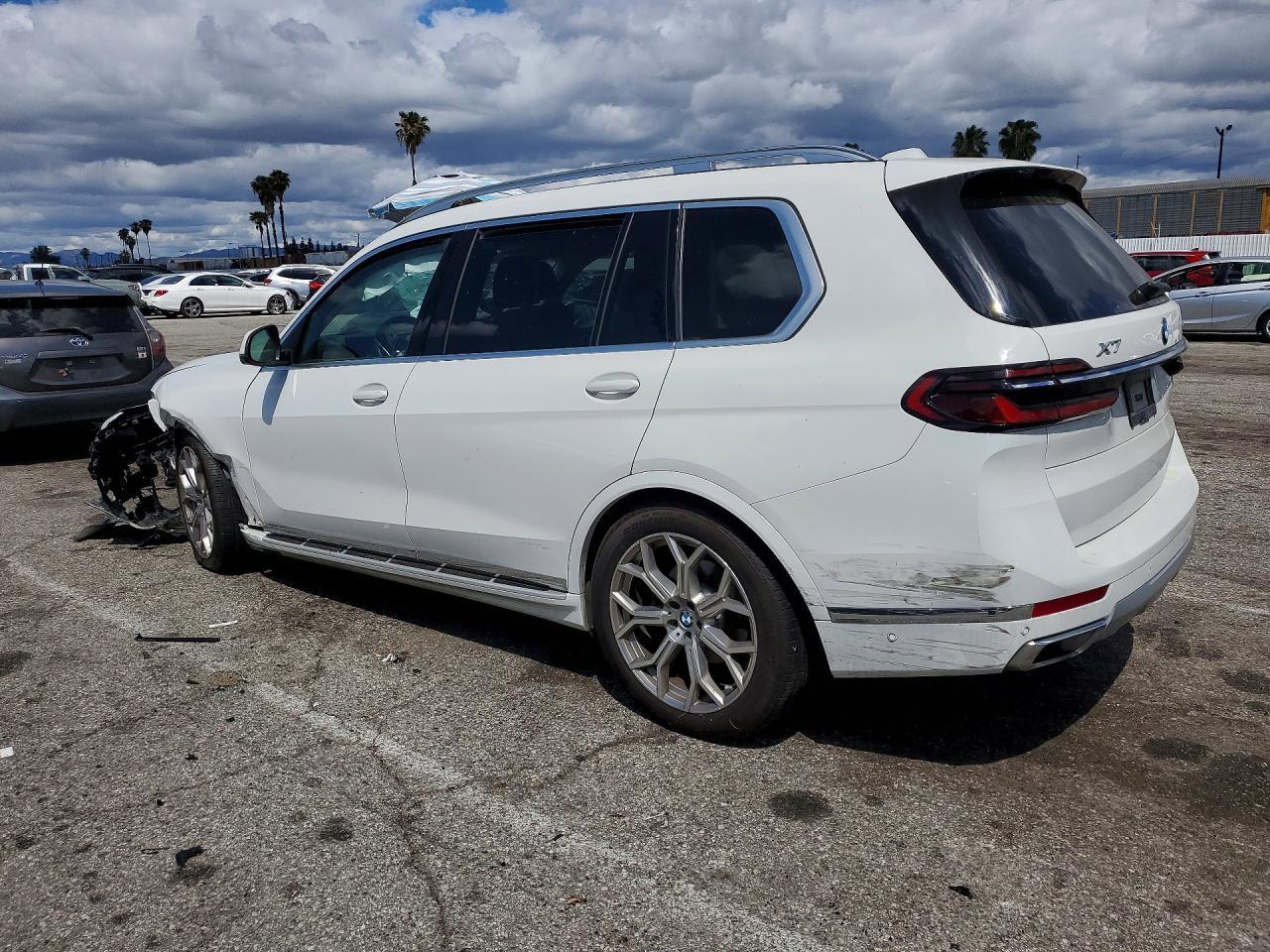 2024 BMW X7 xDrive40I - Фото 2