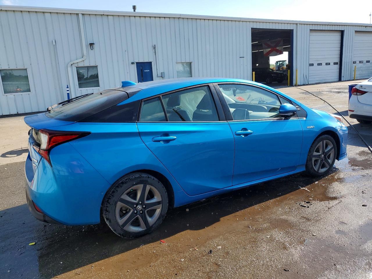 2021 Toyota Prius Limited - Фото 3