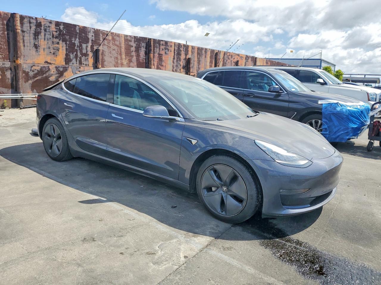 2019 Tesla Model 3 - Фото 4