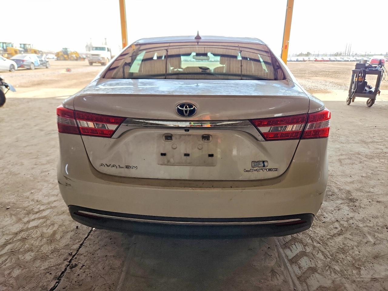2013 Toyota Avalon Hybrid Limited - Image 6