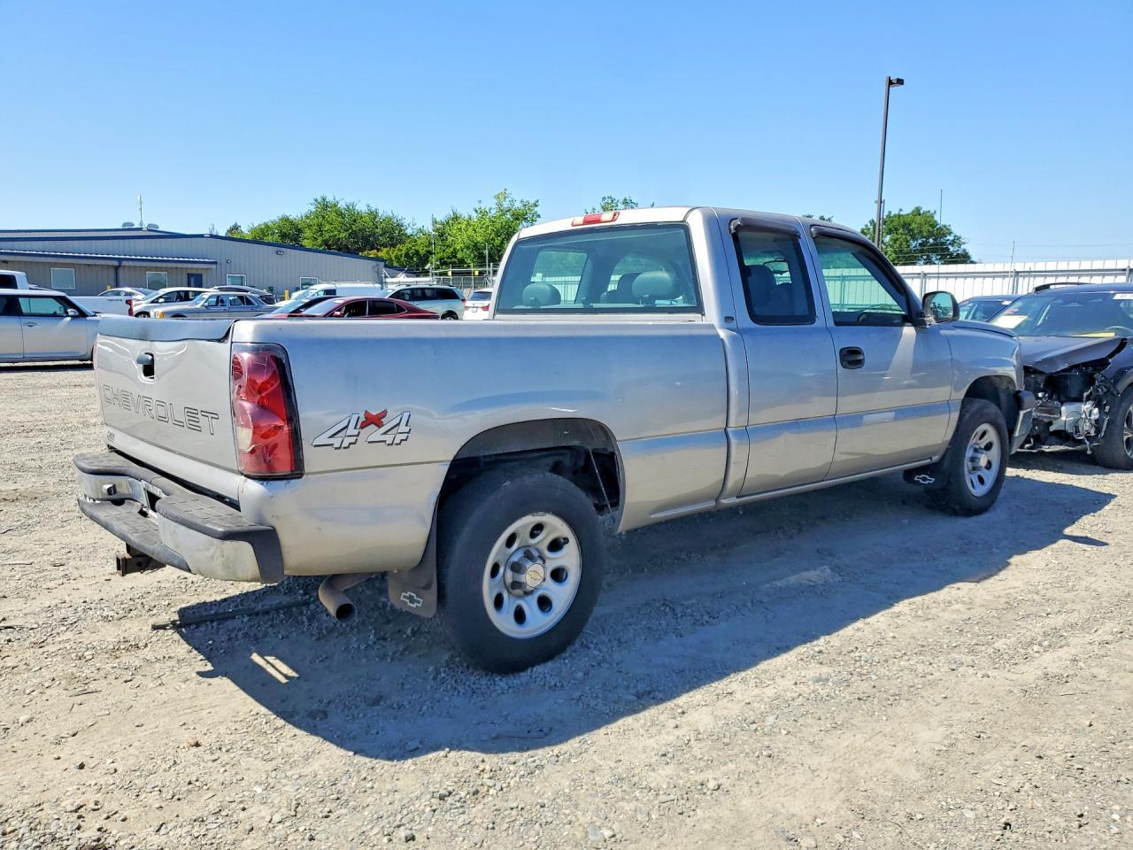 2004 Chevrolet Silverado K1500 - Image 3
