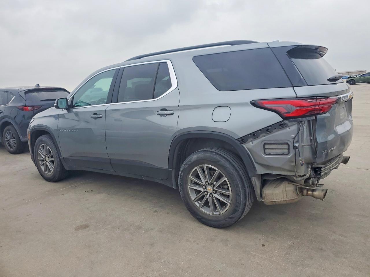 2023 Chevrolet Traverse Lt - Image 2