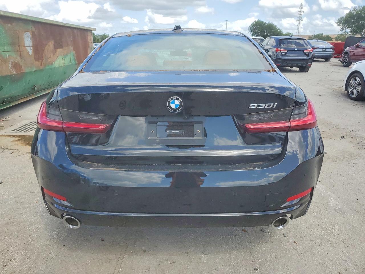 2025 BMW 330I - Фото 6