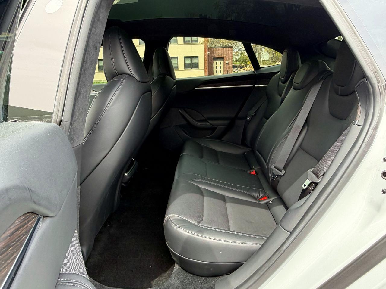 2022 Tesla Model S - Image 6