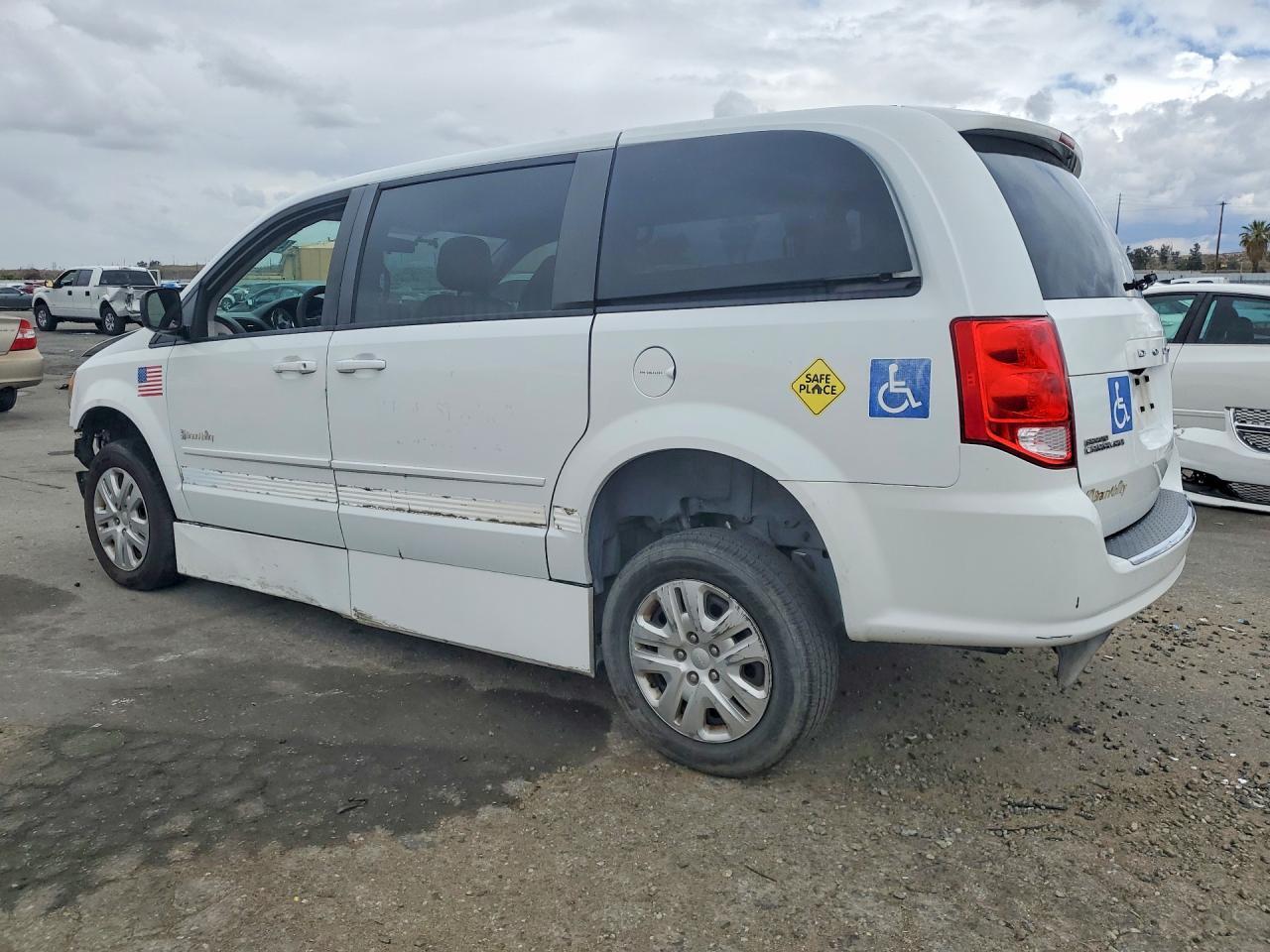 2017 Dodge Grand Caravan Se - Image 2