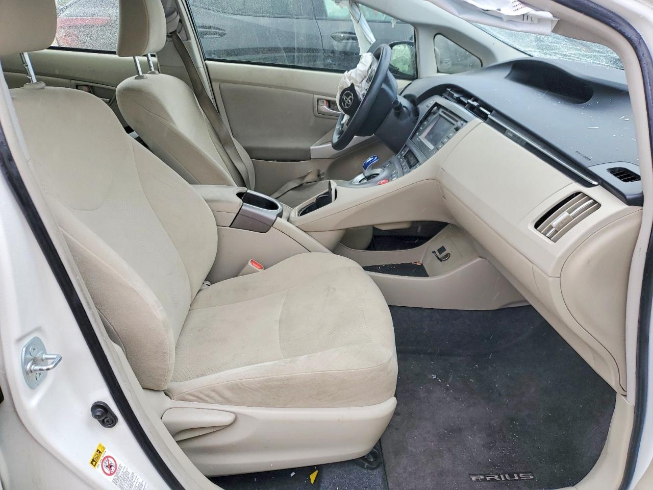 2015 Toyota Prius Three - Image 7