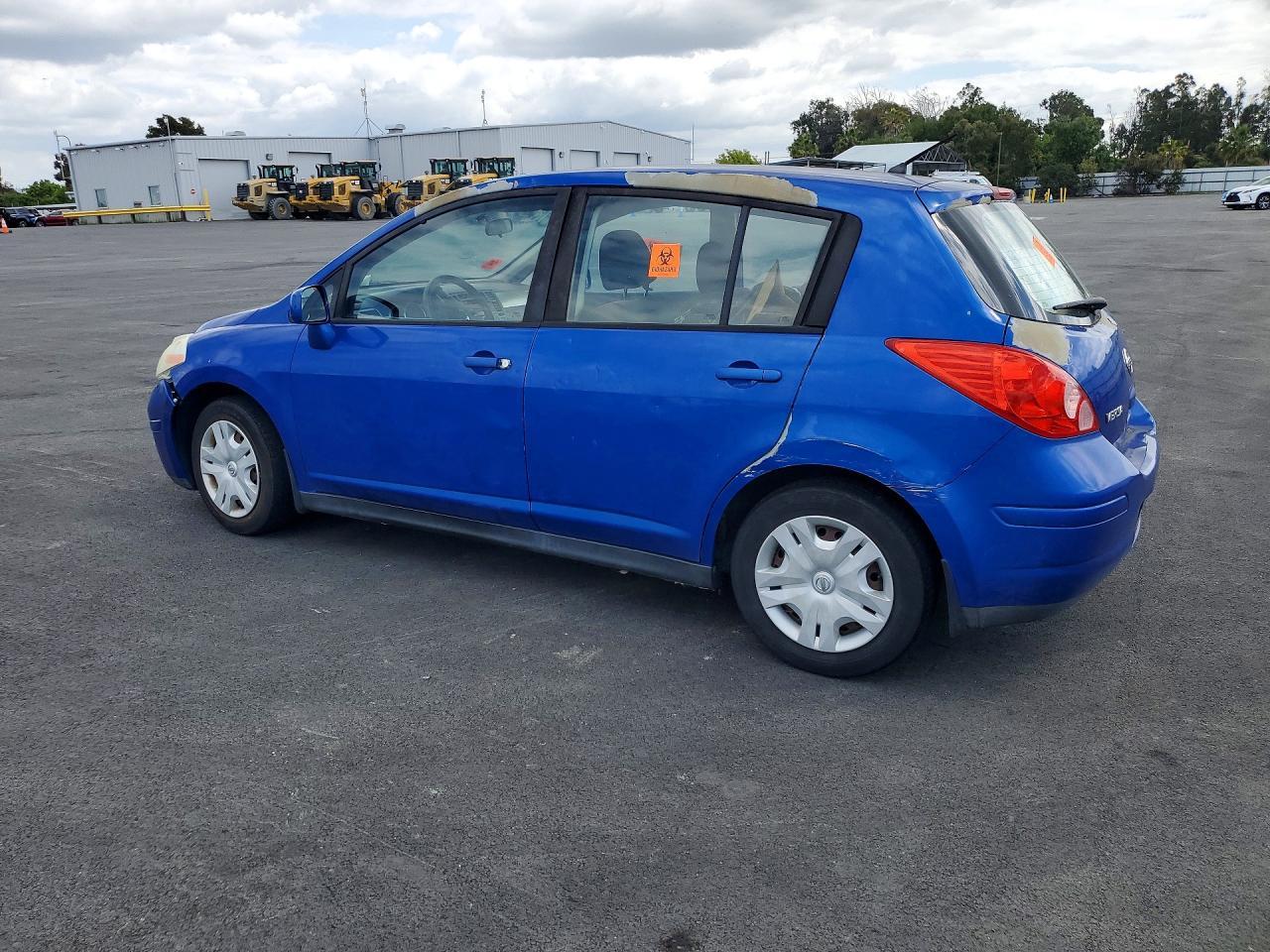 2011 Nissan Versa 1.8 S - Фото 2