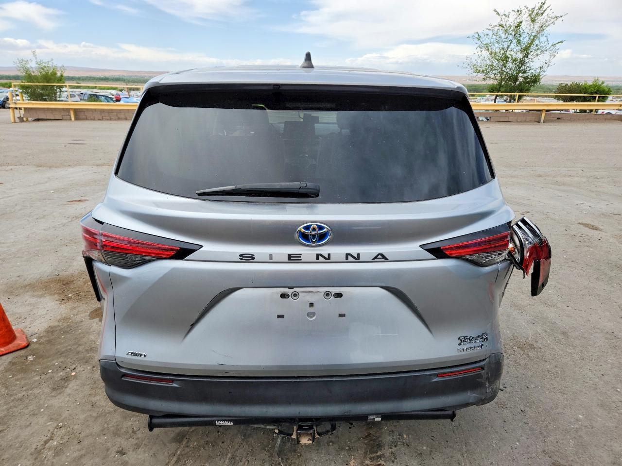 2021 Toyota Sienna Le - Фото 6