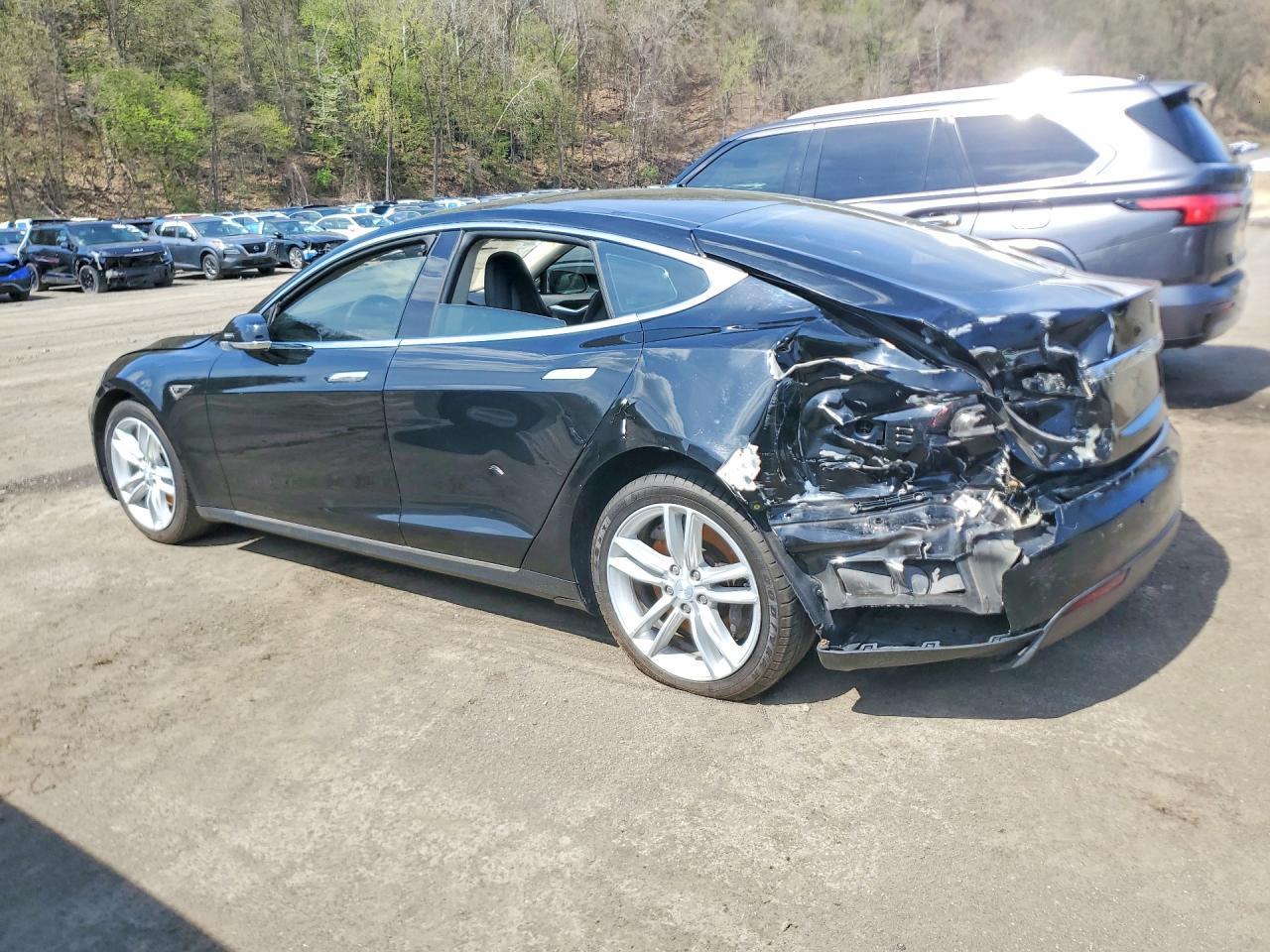 2015 Tesla Model S - Image 2