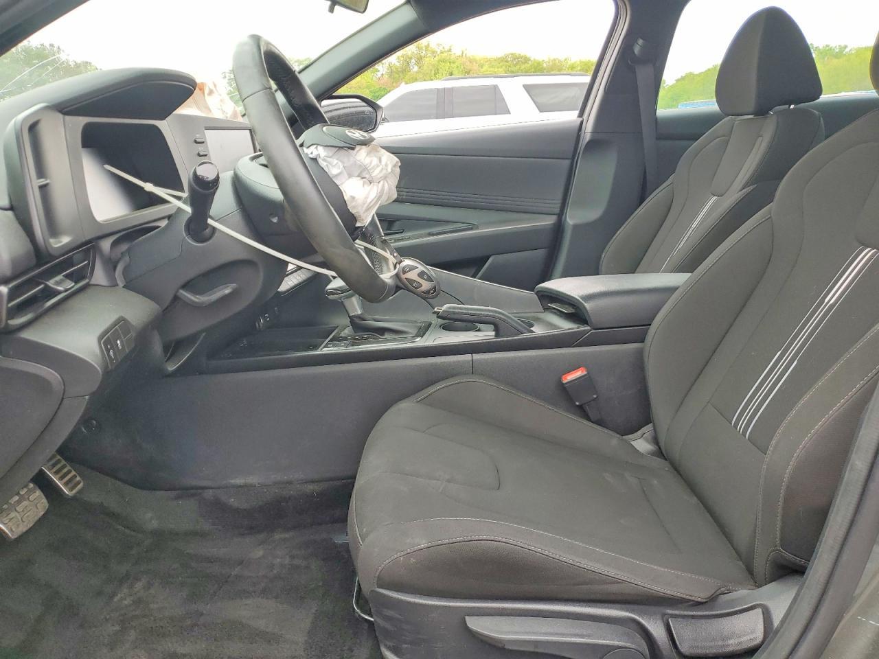 2025 Hyundai Elantra Sel Sport - Image 7