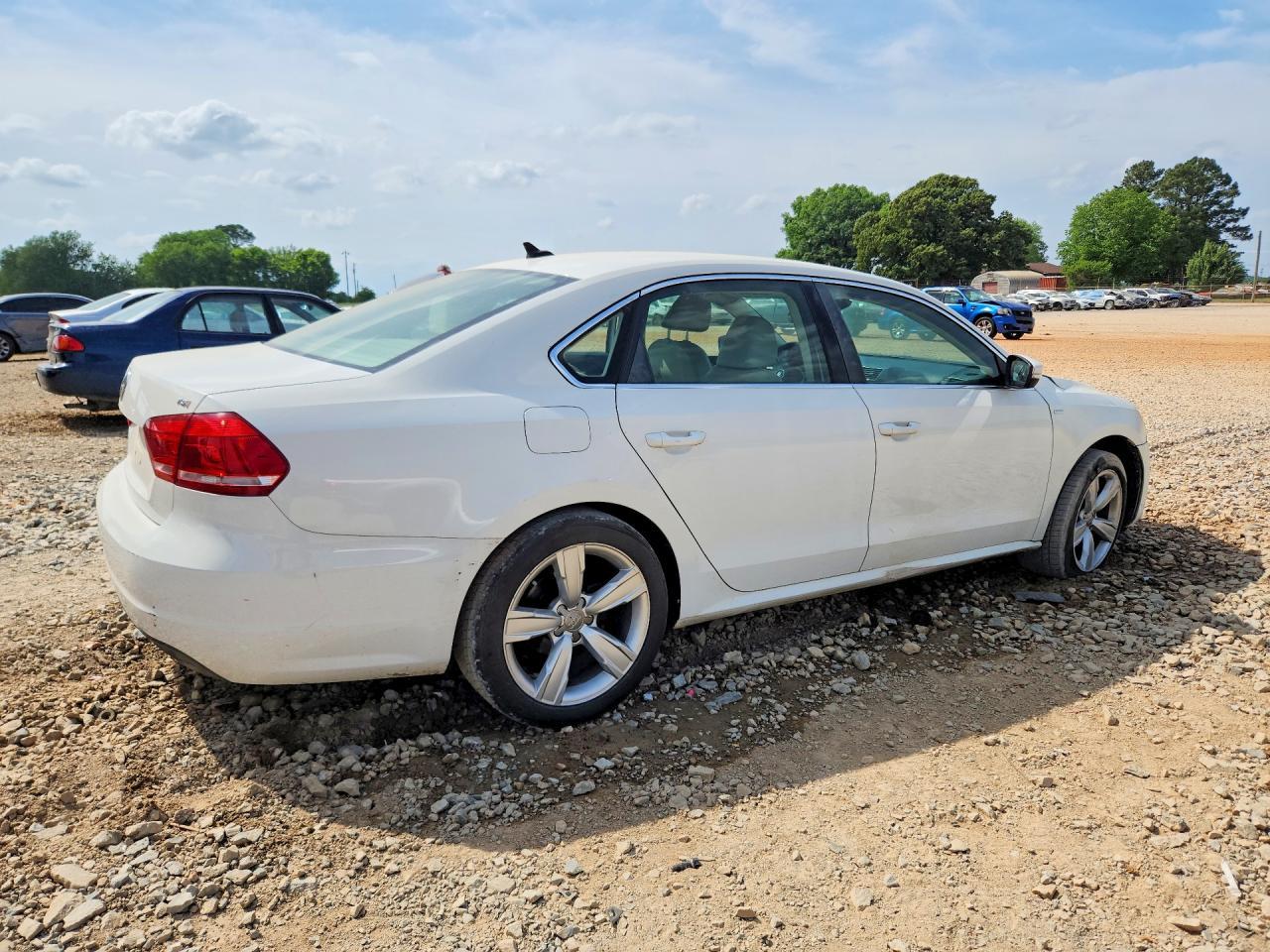 2014 Volkswagen Passat S - Image 3