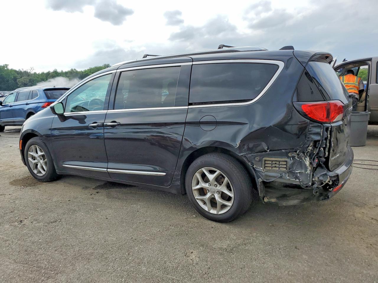 2018 Chrysler Pacifica Touring L Plus - Фото 2