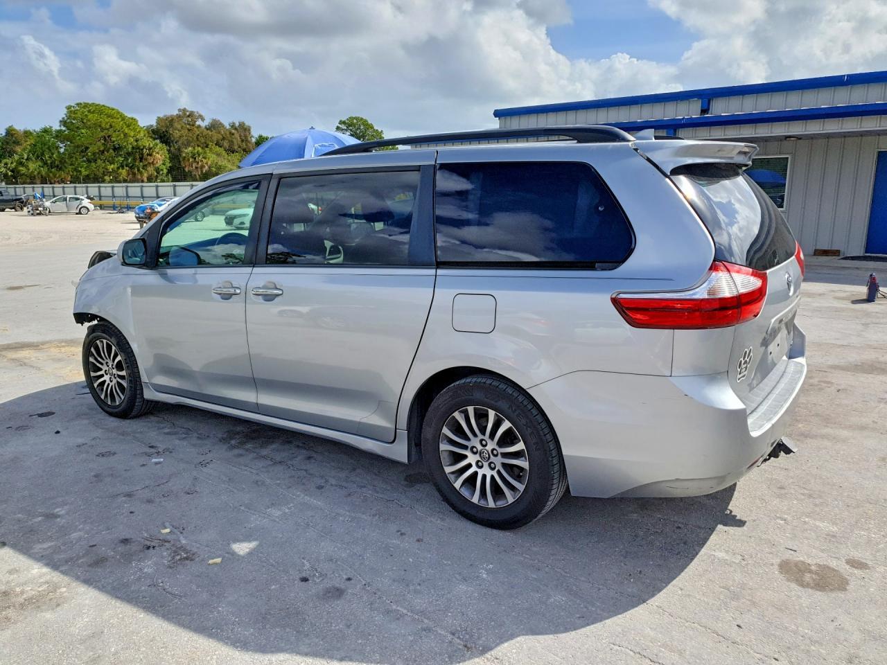 2019 Toyota Sienna Xle 8-Passenger - Фото 2
