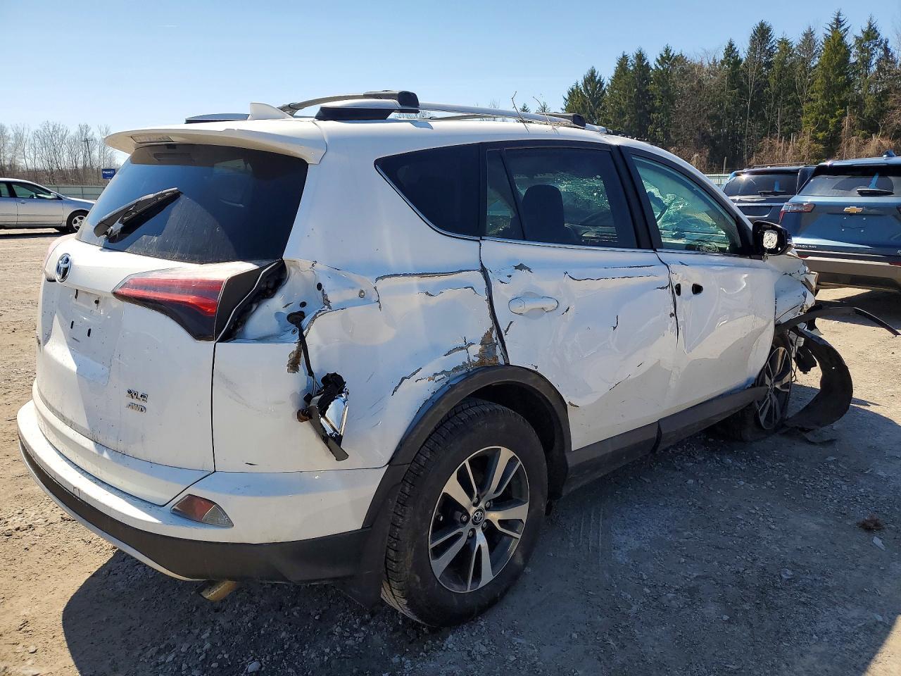 2016 Toyota Rav4 Xle - Image 3