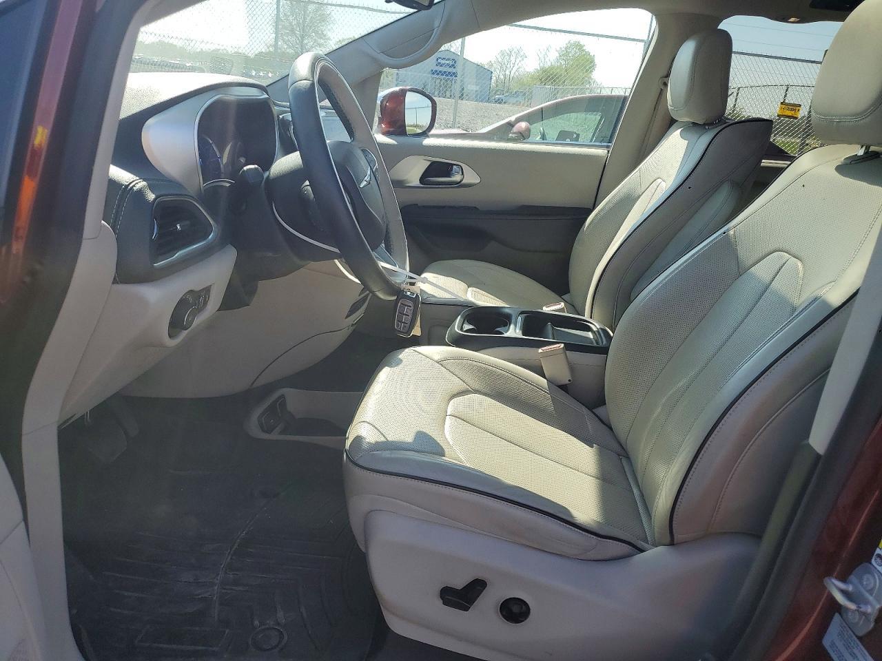 2017 Chrysler Pacifica - Image 7