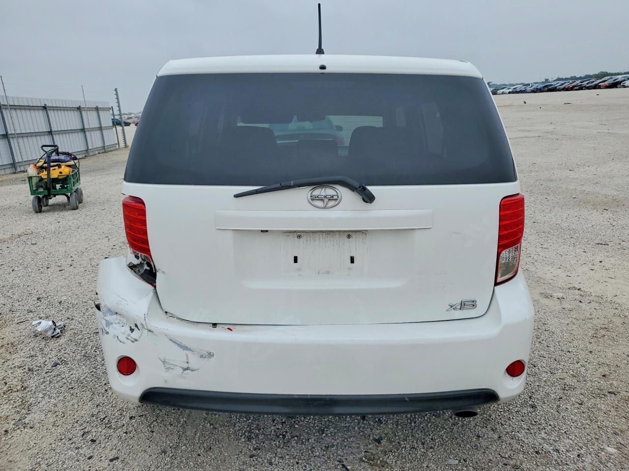 2015 Scion Xb Base - Фото 6