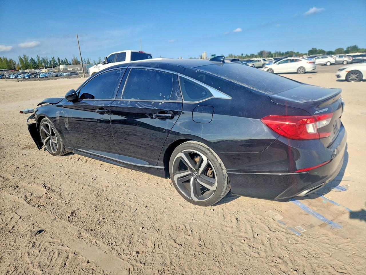 2021 Honda Accord Sport - Фото 2