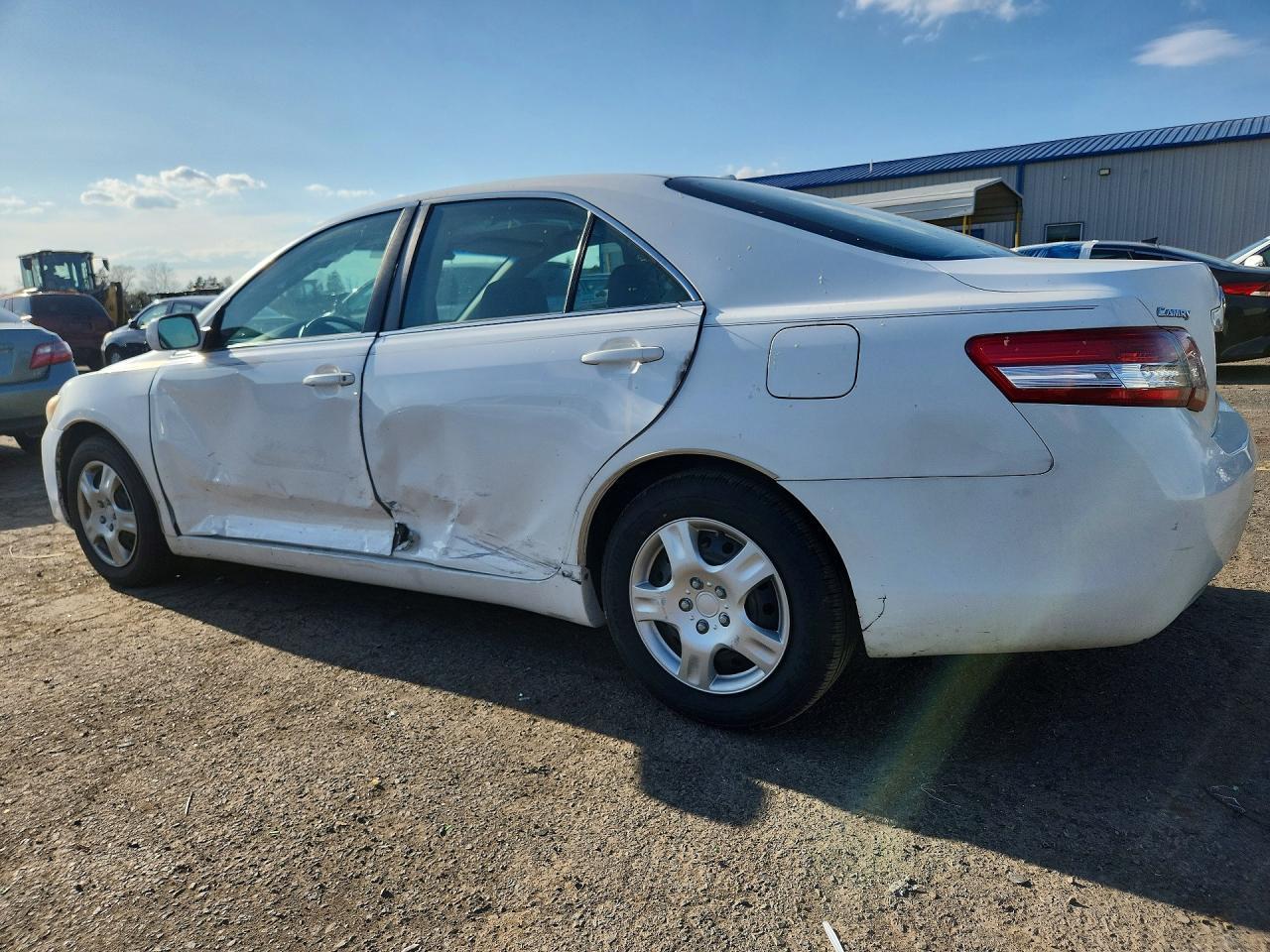 2010 Toyota Camry Le - Фото 2