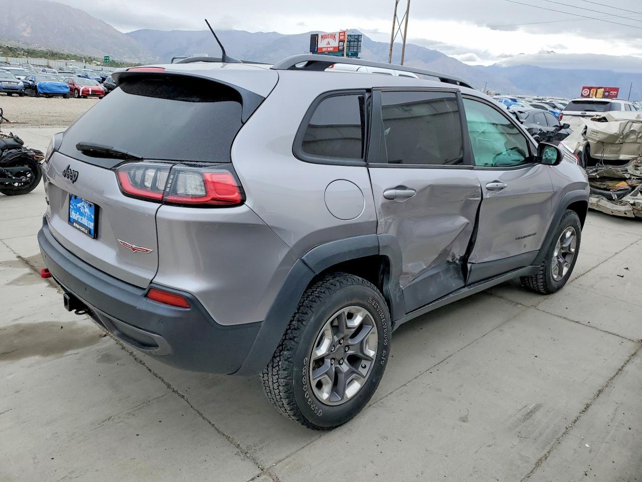 2019 Jeep Cherokee Trailhawk - Image 3