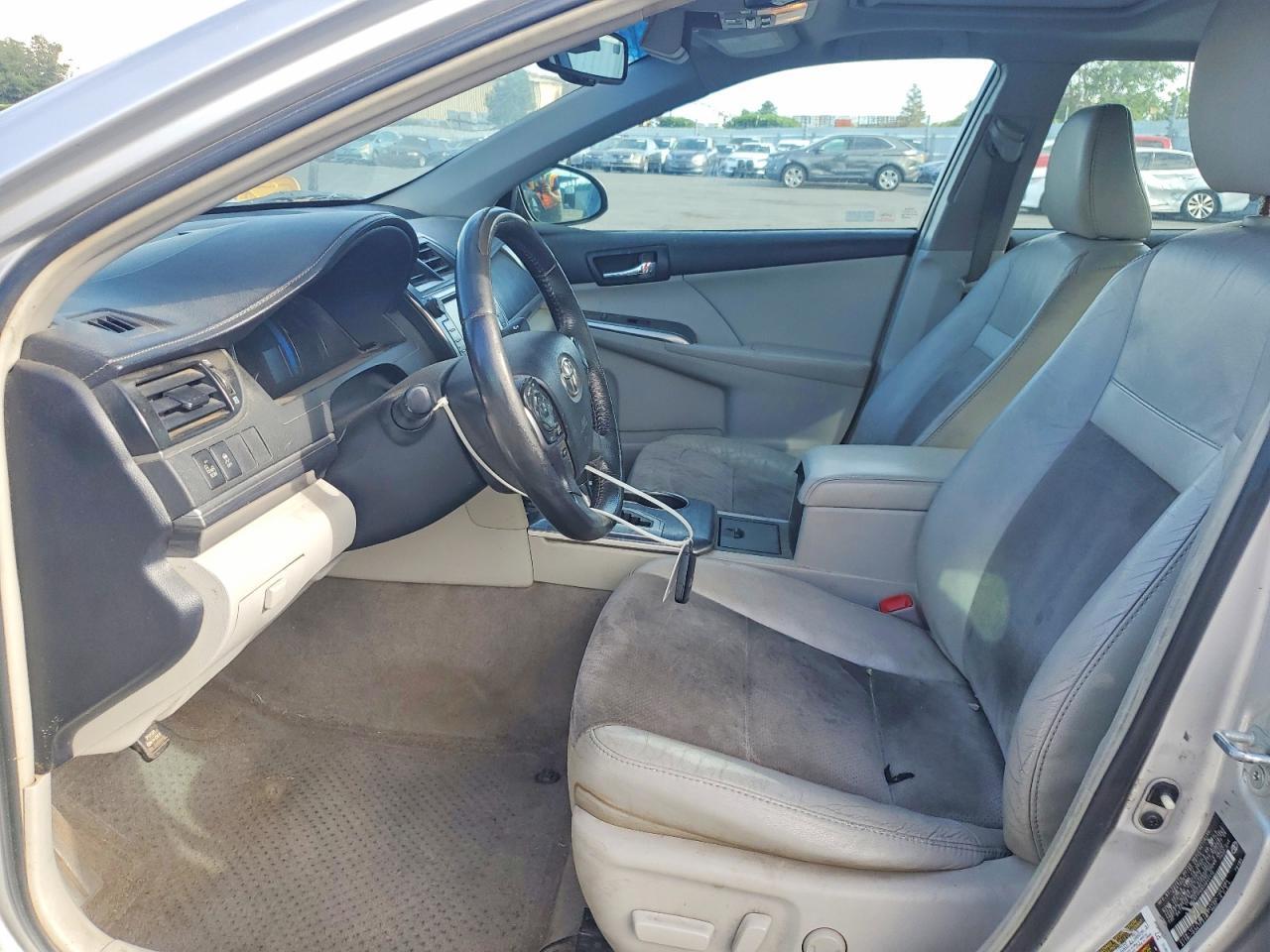 2012 Toyota Camry Hybrid Xle - Image 7