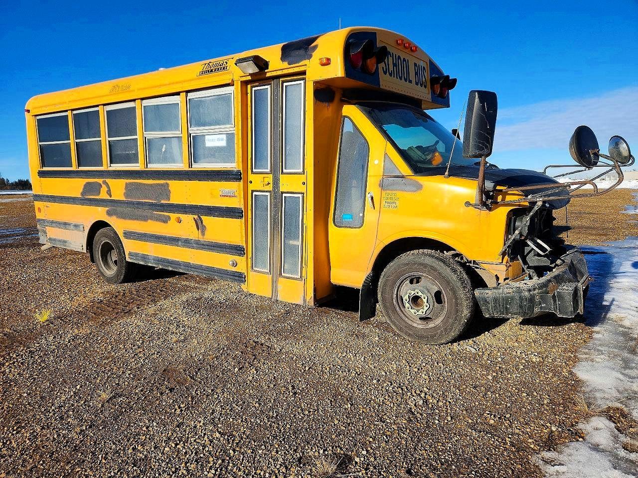 2011 Chevrolet Express Cutaway G3500 - Image 4