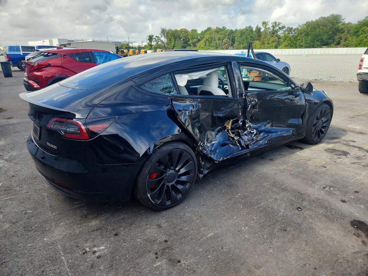 2023 Tesla Model 3 - Фото 3