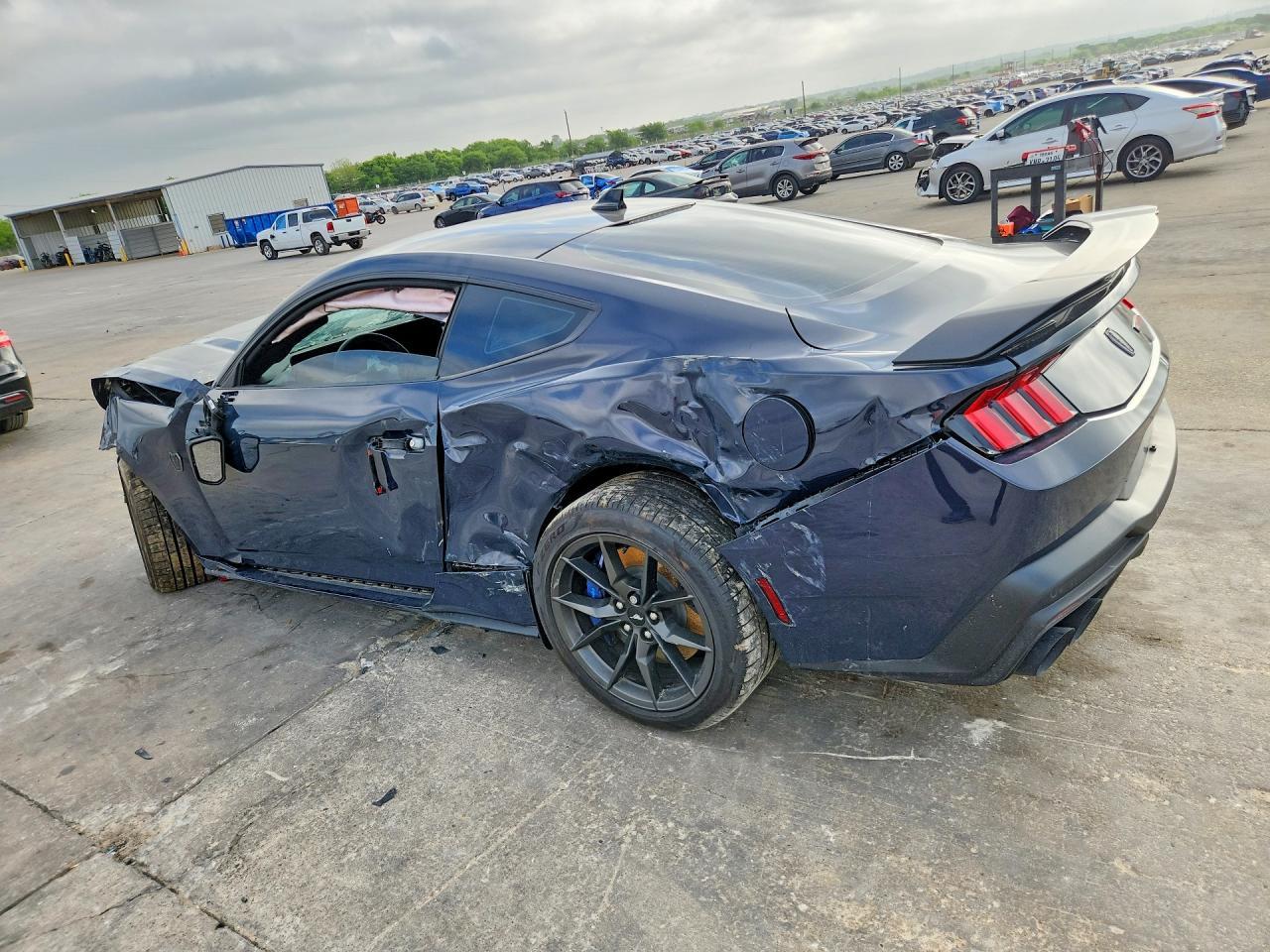 2025 Ford Mustang Dark Horse - Фото 2