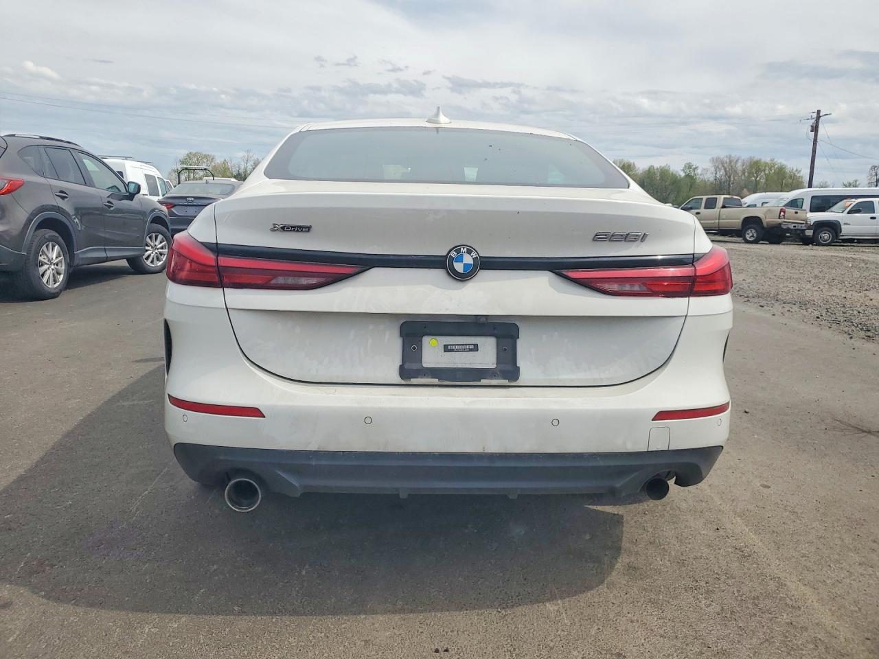 2022 BMW 228Xi - Фото 6