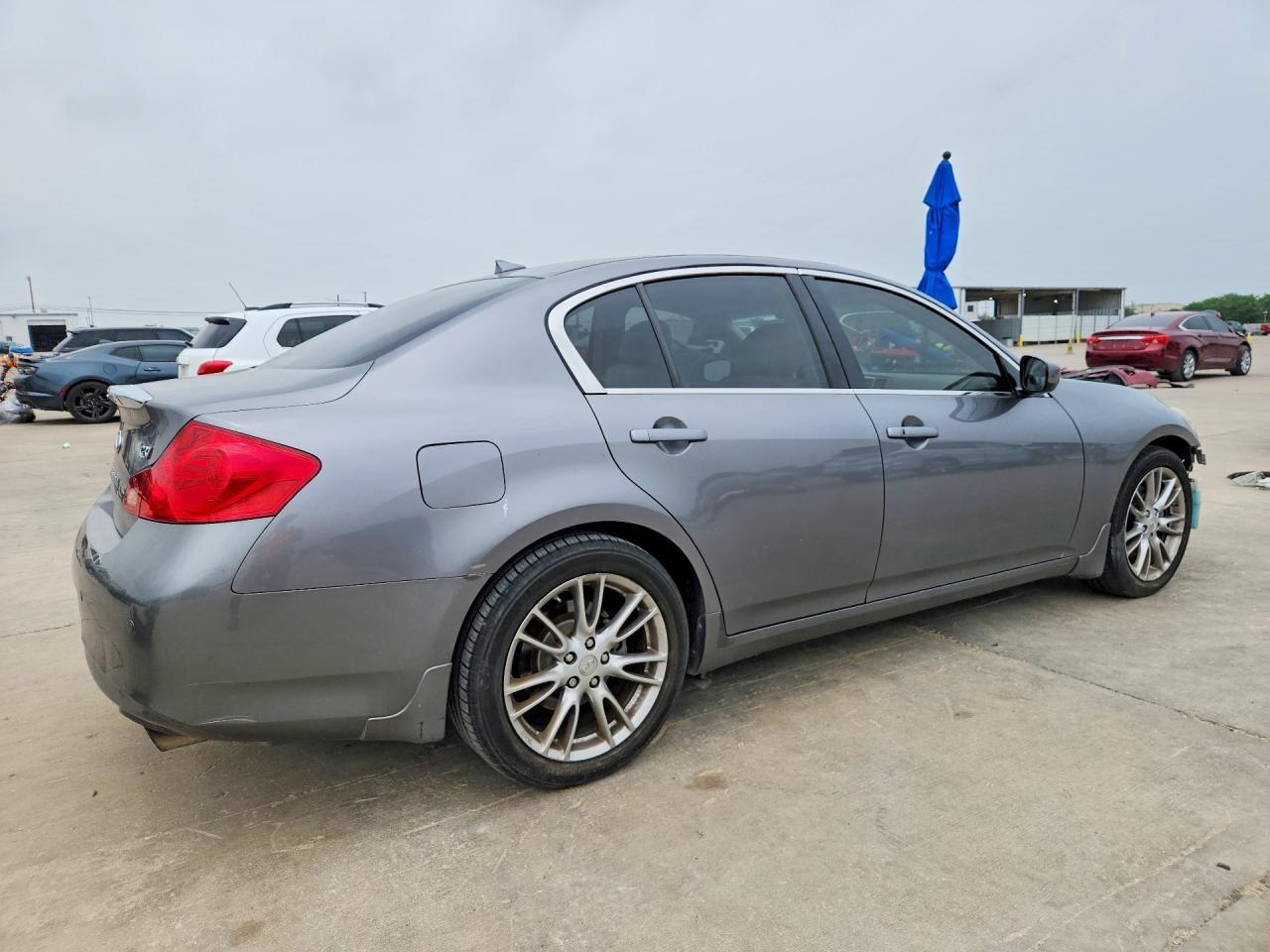 2011 Infiniti G37 Base - Image 3