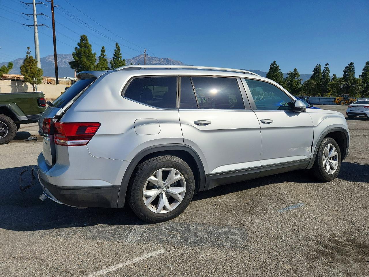 2018 Volkswagen Atlas S - Image 3