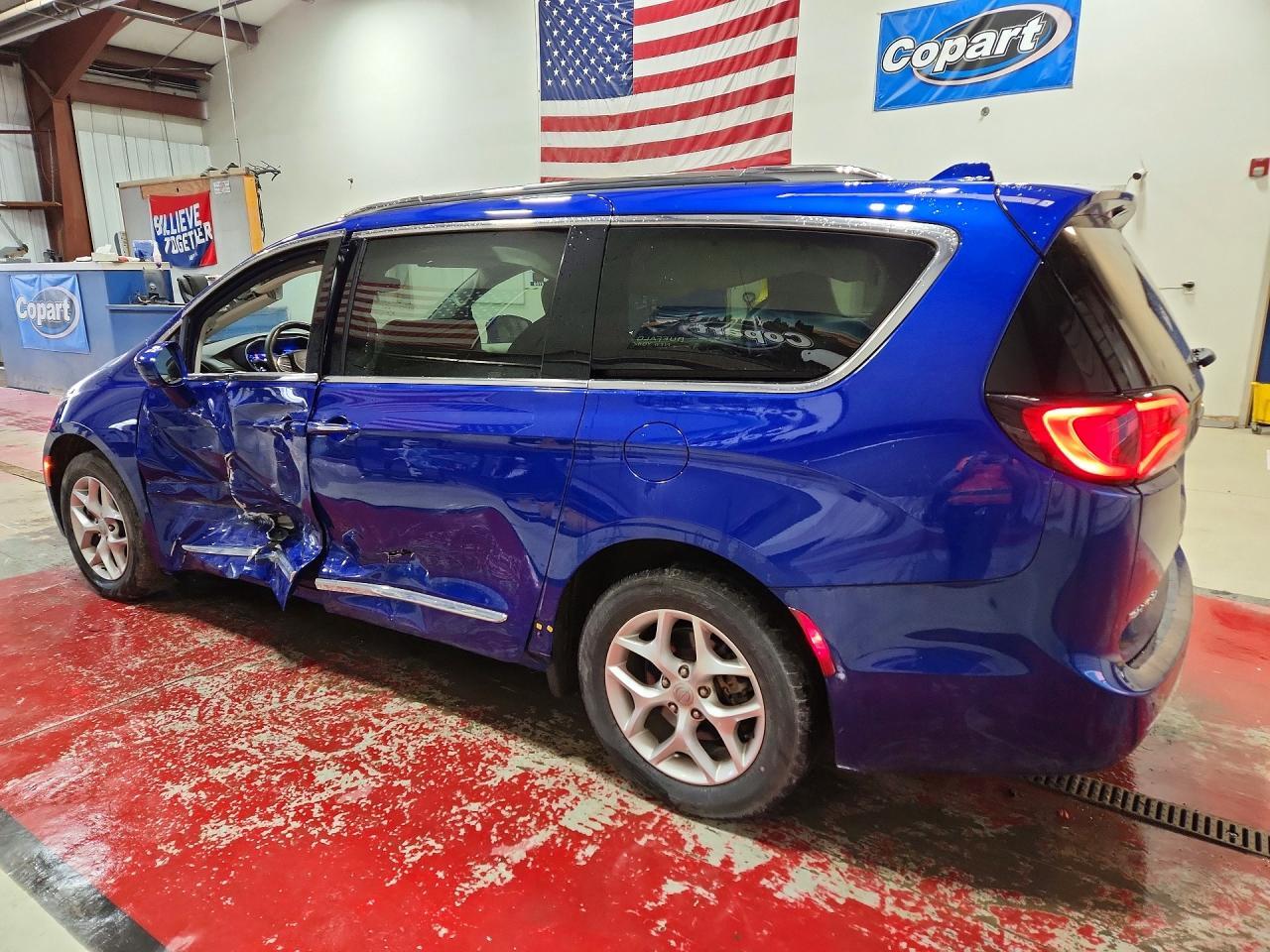 2020 Chrysler Pacifica Touring L - Фото 2