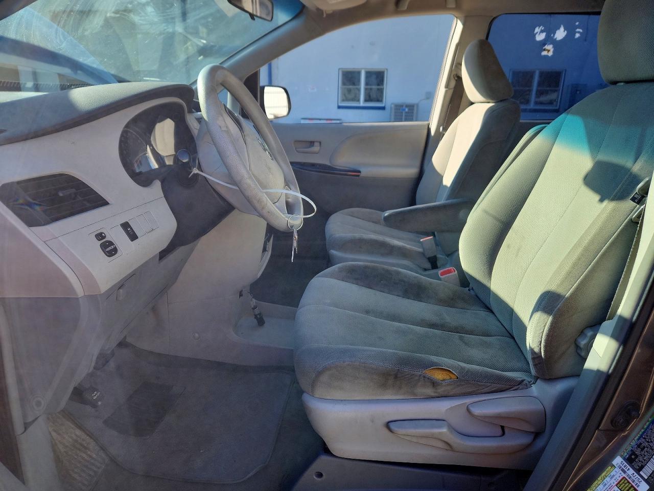 2013 Toyota Sienna L 7-Passenger - Фото 7