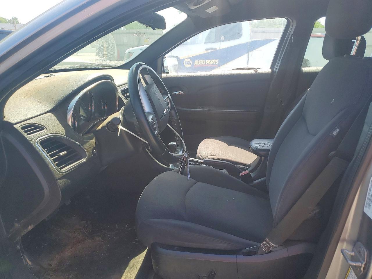 2013 Chrysler 200 Touring - Фото 7